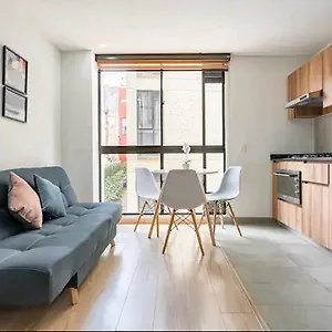 https://hermoso-apartaestudio-en-el-centro-histrico.hotels-bogota.net
